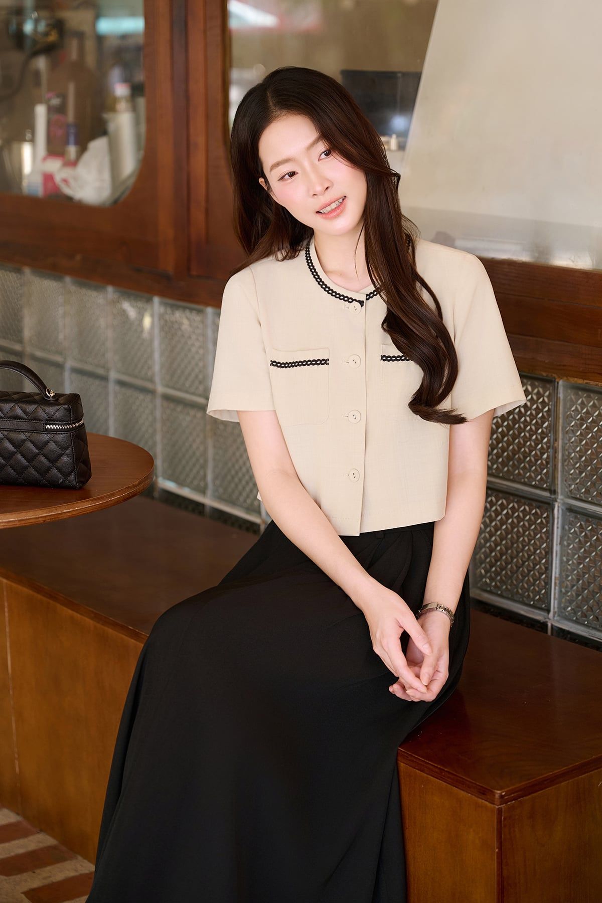 áo cổ tròn cài cúc viền dây - V61B24H006