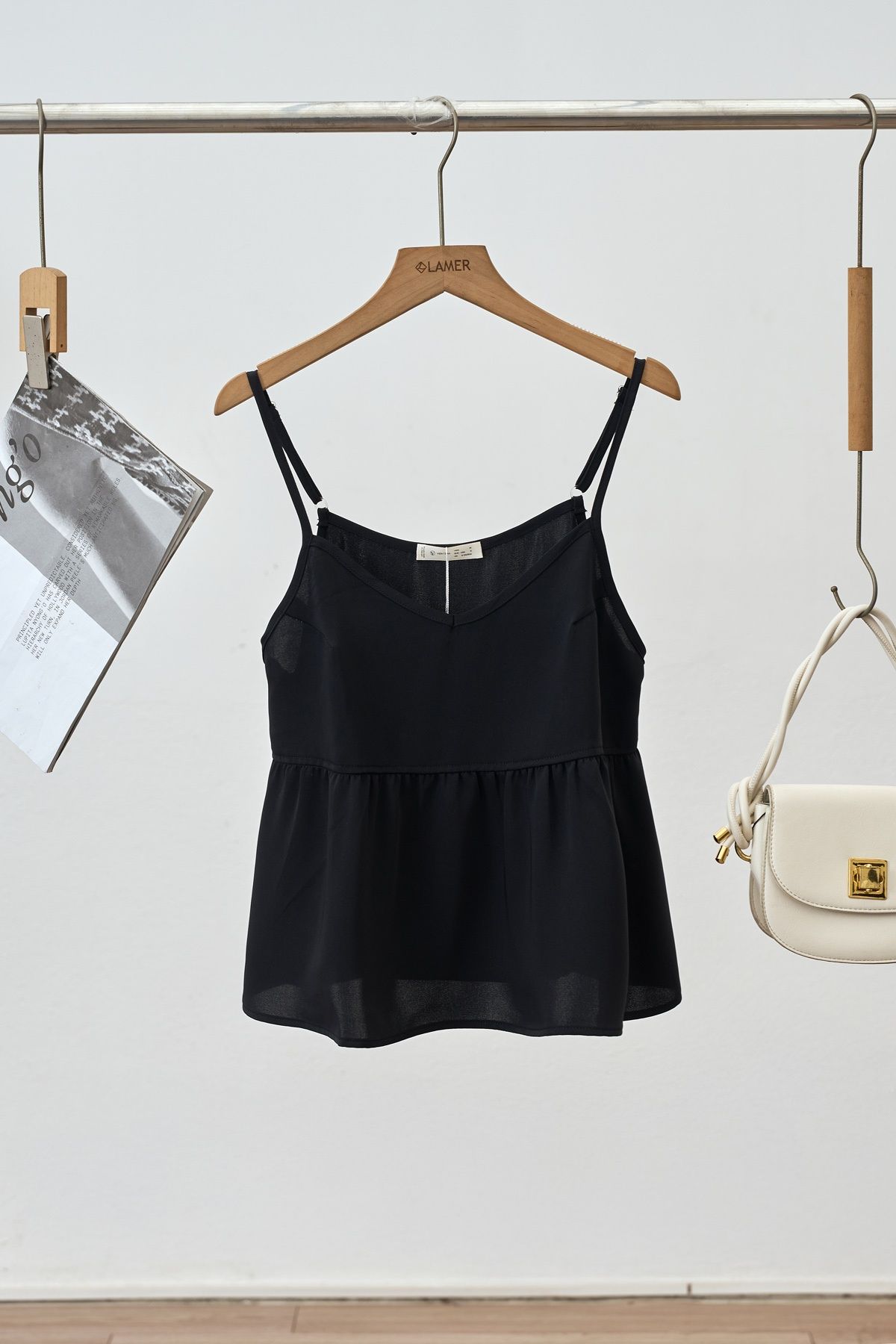 Áo 2 dây croptop nhún tầng - V61B25H019