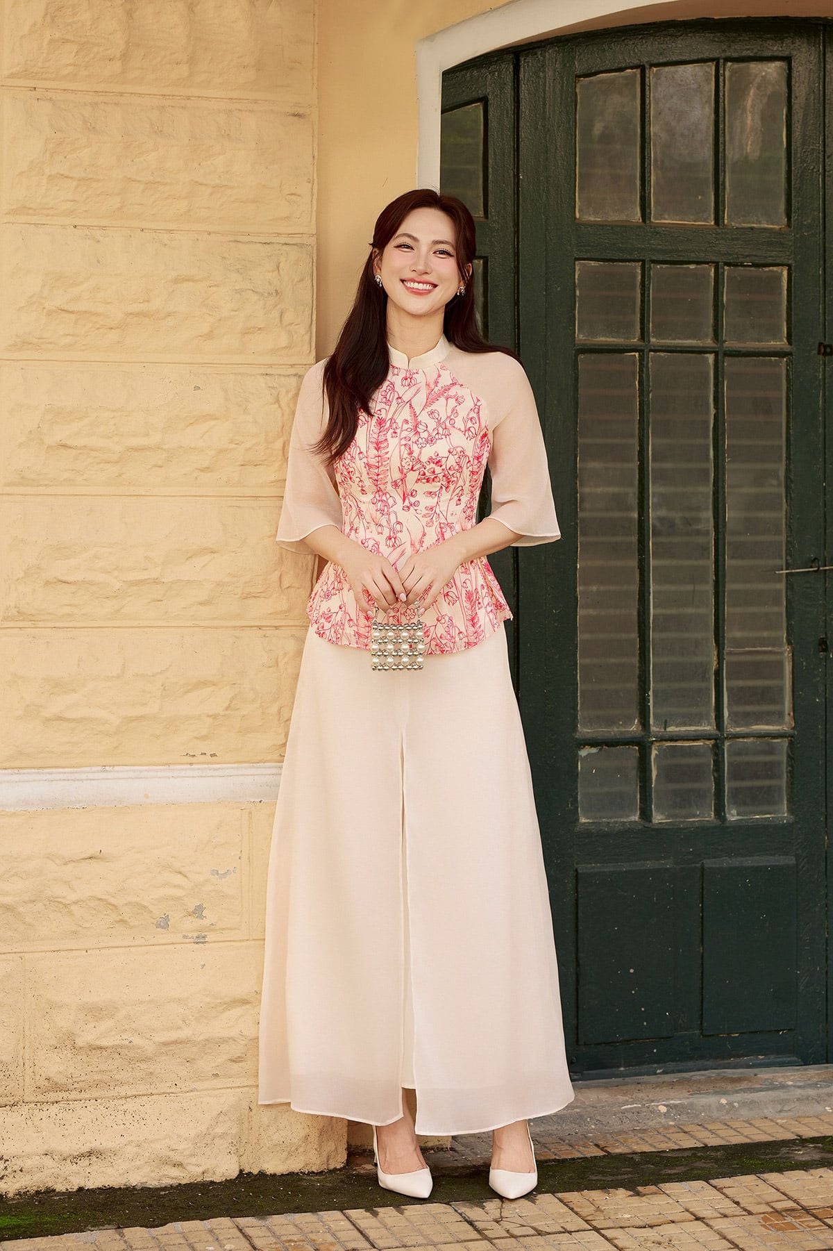 Quần ống rộng xẻ trước - V64W24Q020