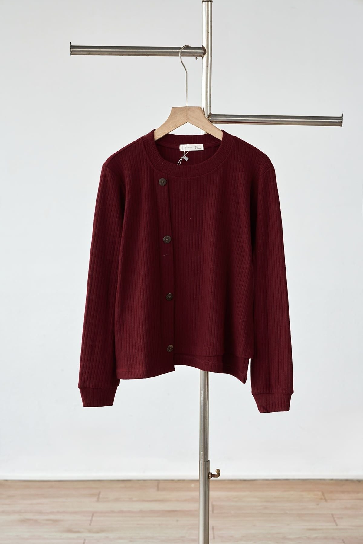 Áo nẹp lệch gấu vát - V61B25T008