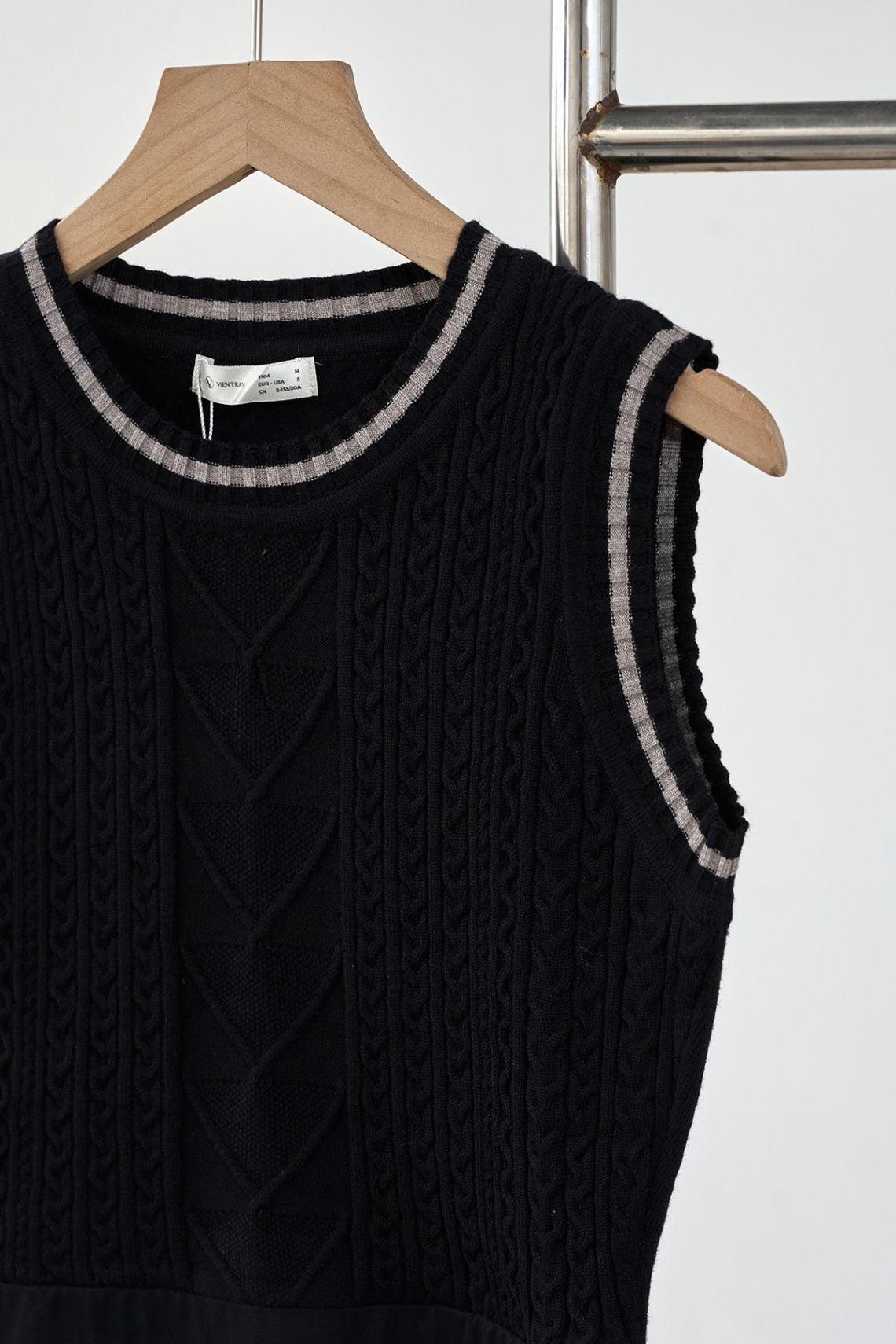 Áo len croptop sát nách phối viền - V61B25T009