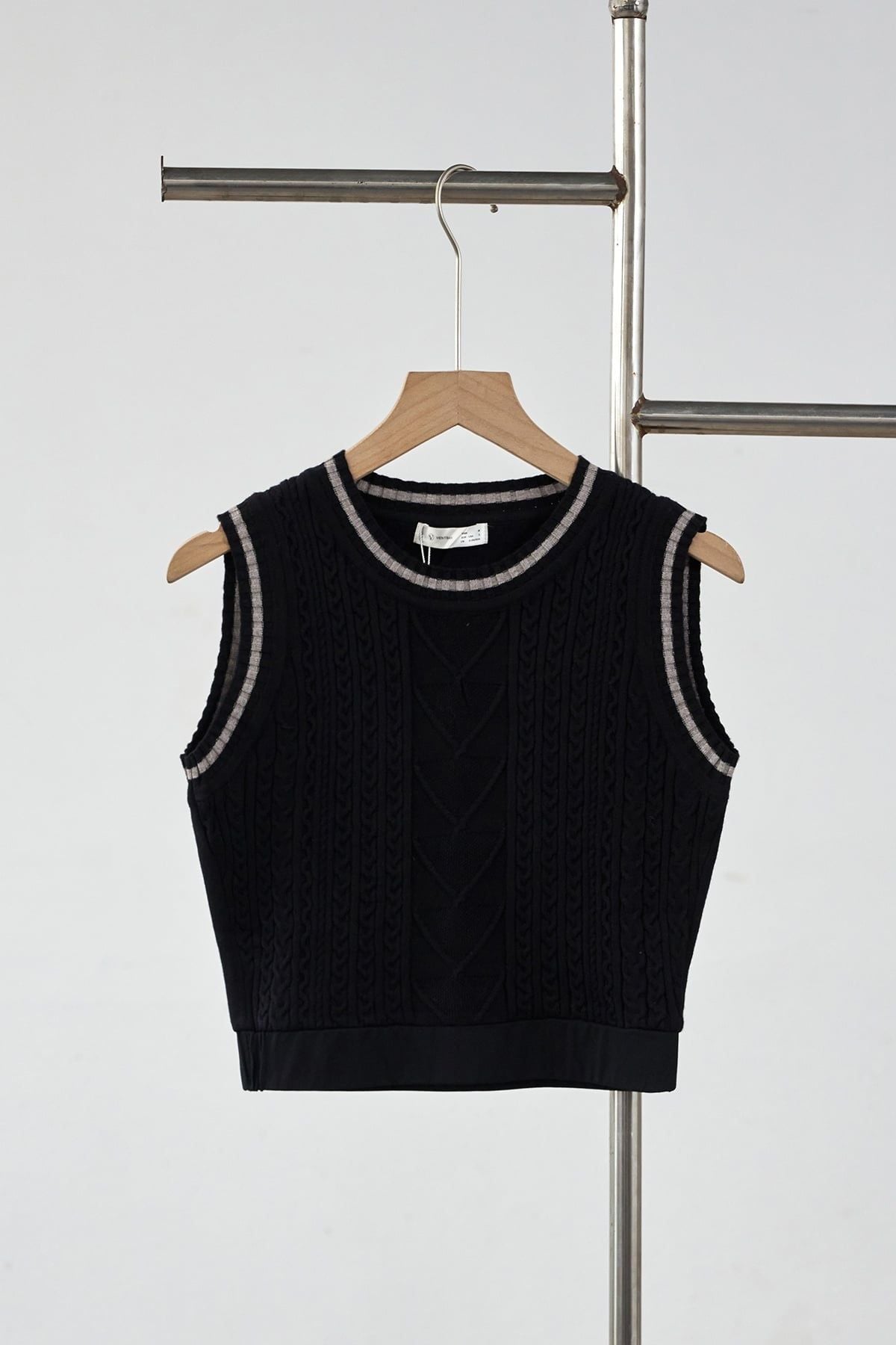 Áo len croptop sát nách phối viền - V61B25T009