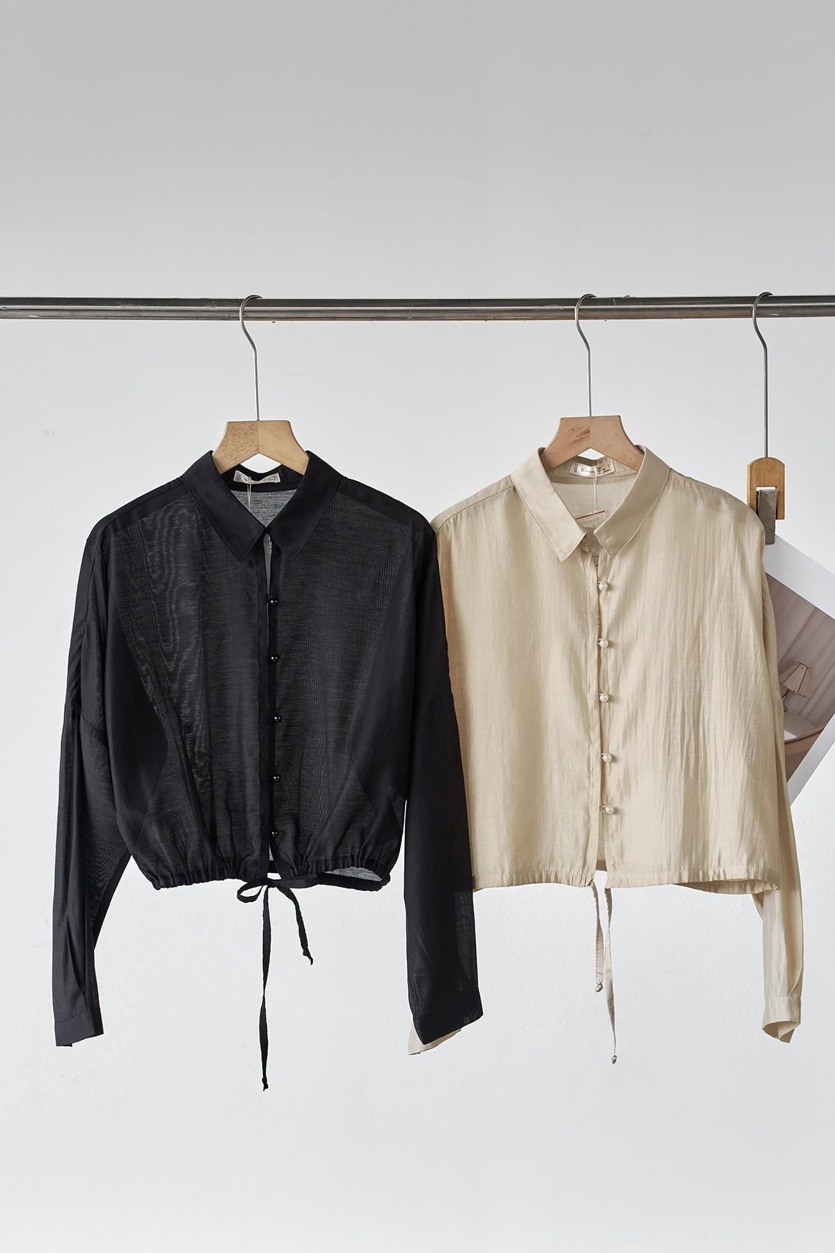 Áo sơ mi cổ đức rút gấu - V61H26Q001