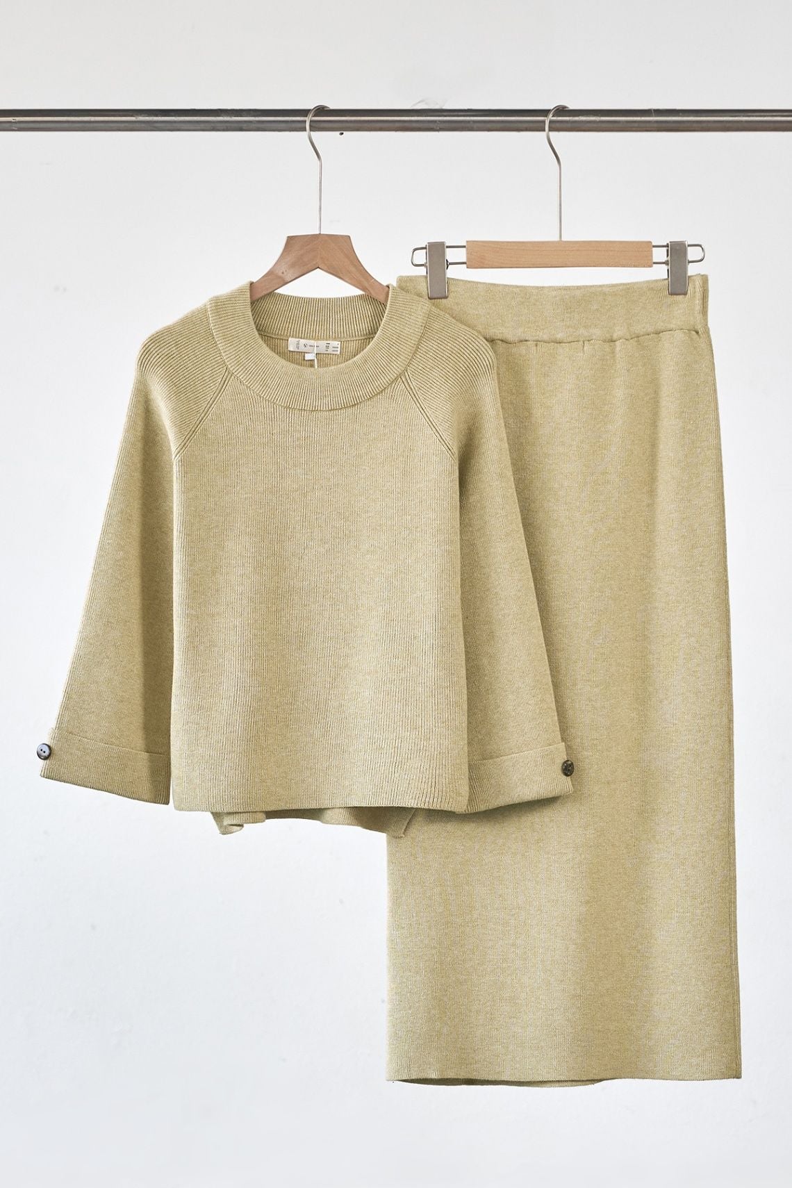 Áo len suông tay raplang đính cúc - V61W25T011