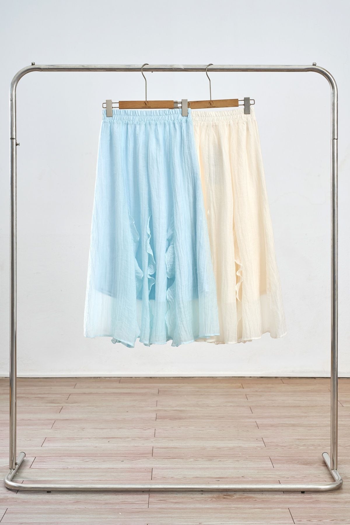 Chân váy bổ mảnh kẹp bèo - V62L25Q012