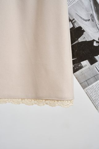 Chân váy ngắn phối ren  - V62R25Q010