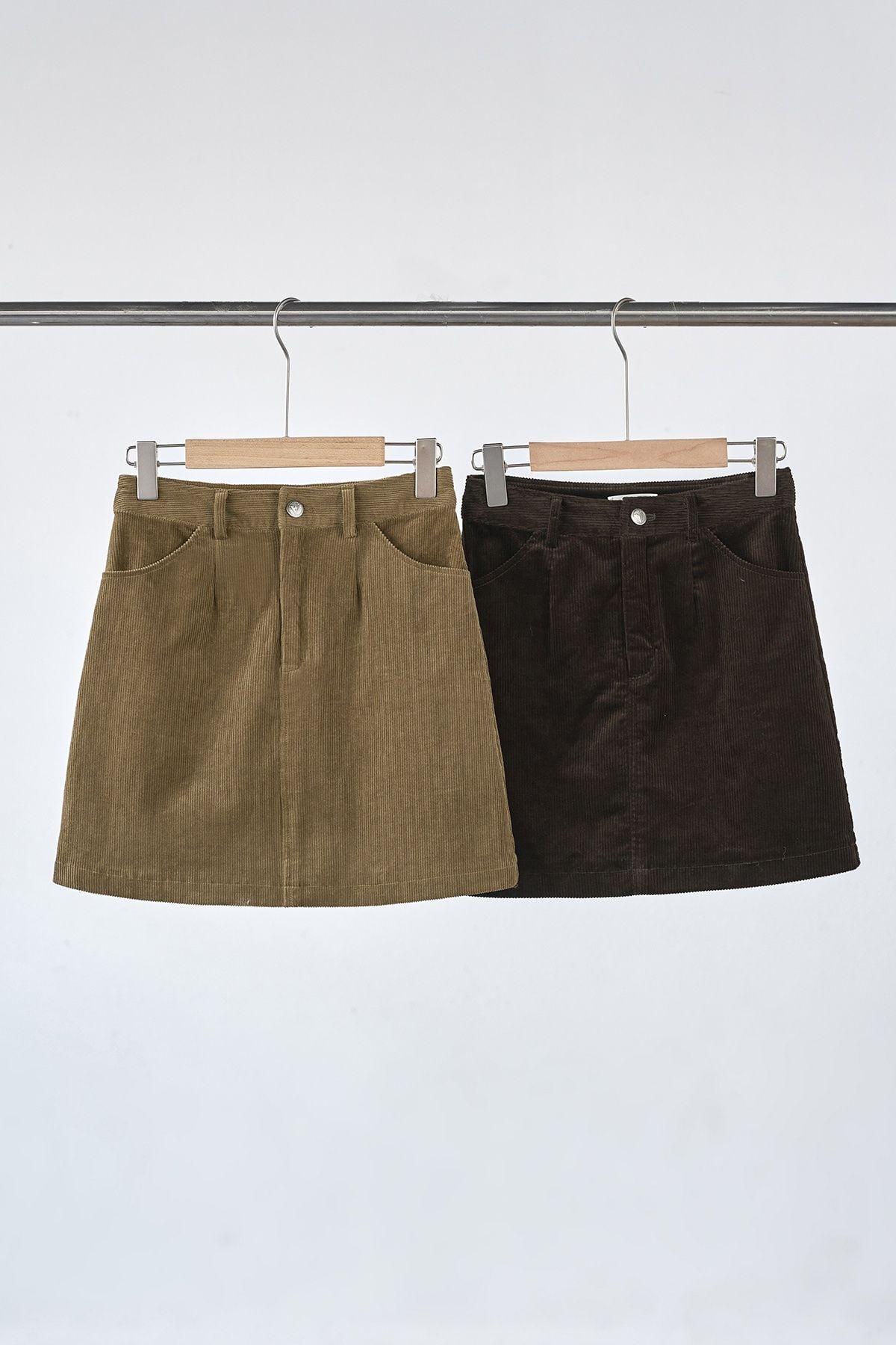 Chân váy A túi chéo đóng cúc - V62R25T007