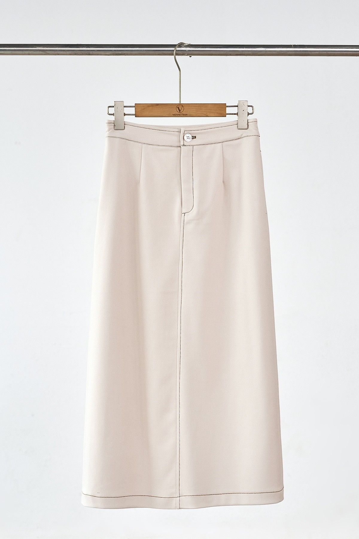 Chân váy dáng suông túi dọc diễu chỉ - V62T25T001