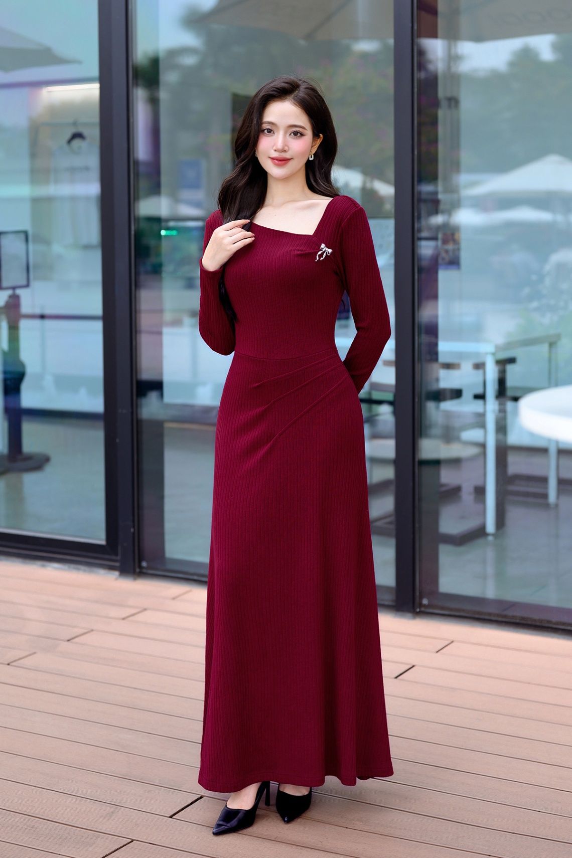 Đầm xoè xếp ly eo một bên cổ lệch - V63L25T004