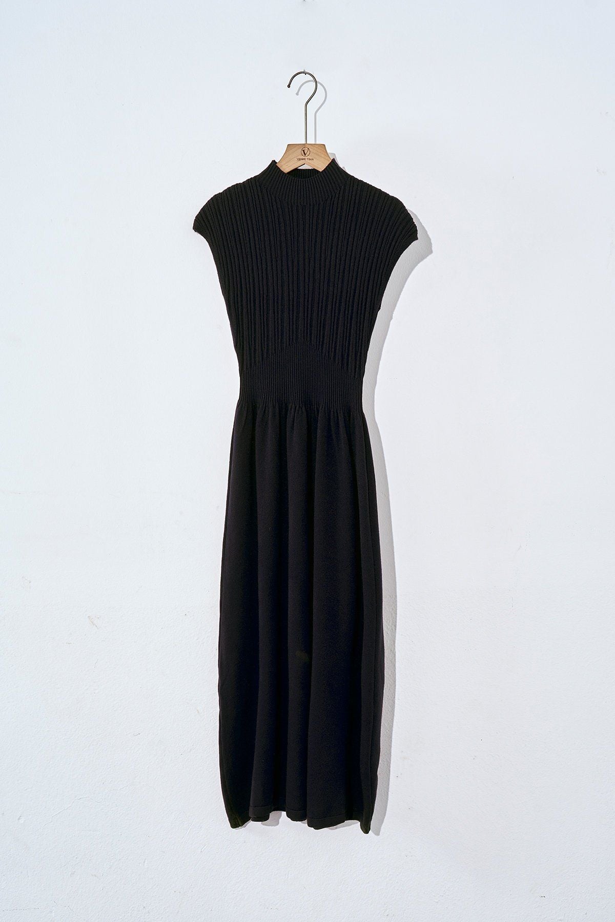 Đầm len vai chờm dáng dài - V63M25T001