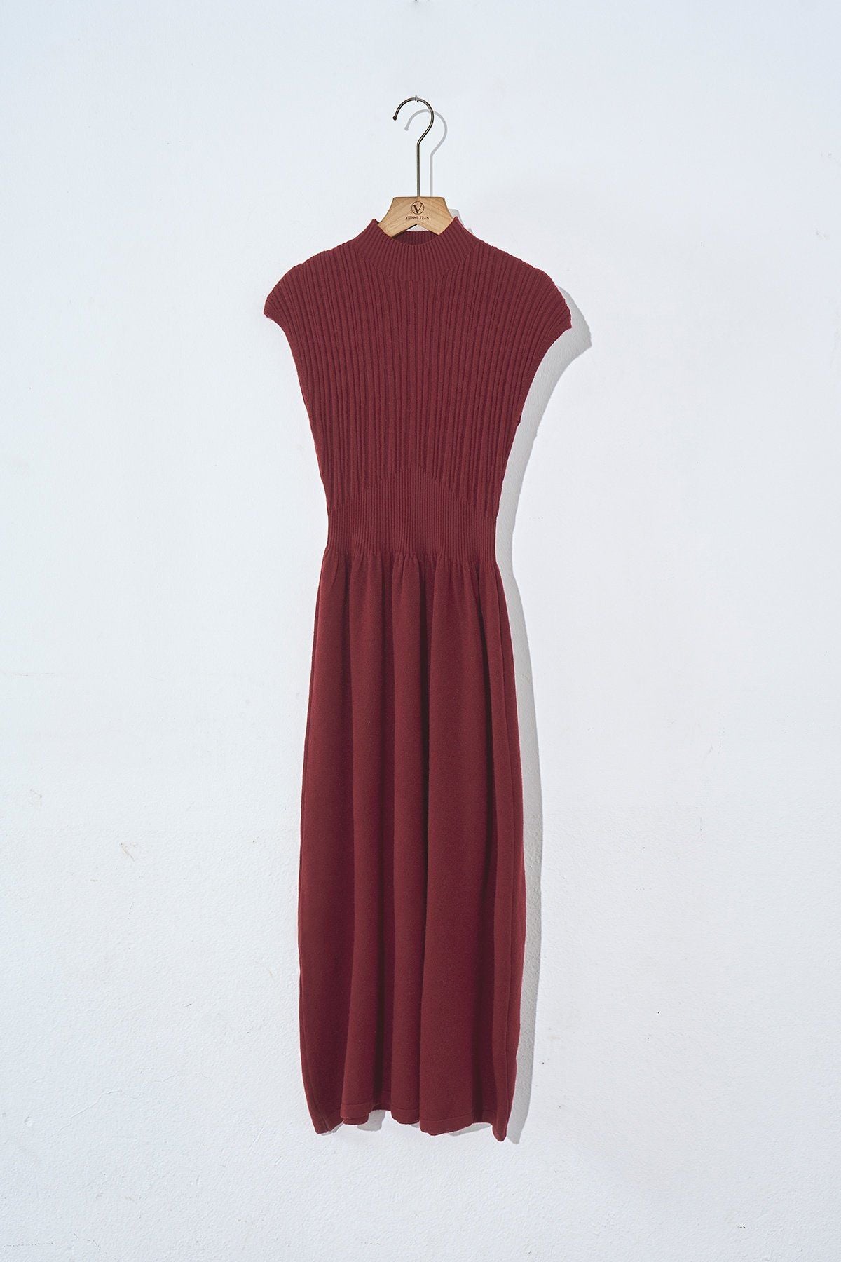 Đầm len vai chờm dáng dài - V63M25T001