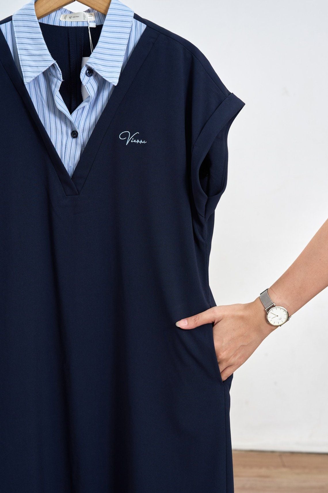 Đầm suông phối kẻ tay lơ vê - V63T25H032