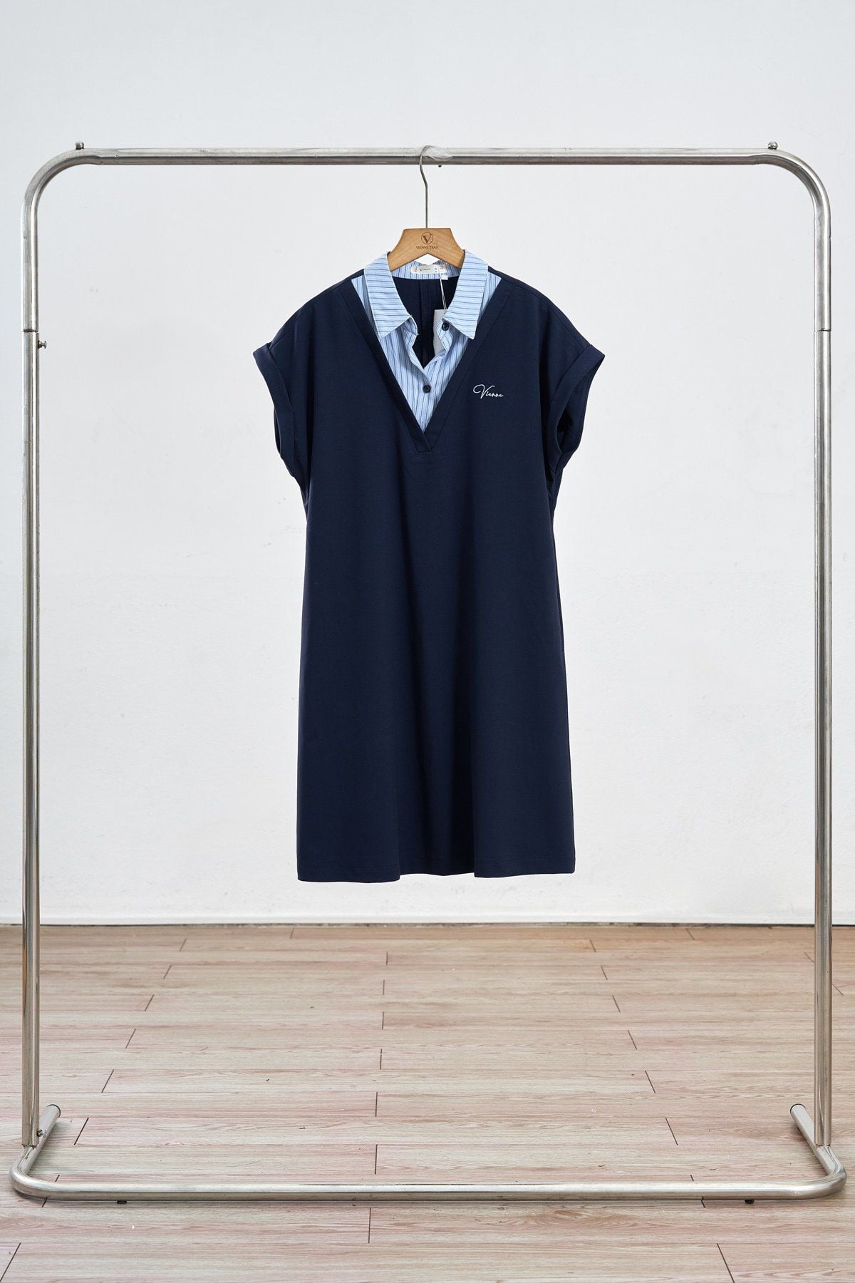 Đầm suông phối kẻ tay lơ vê - V63T25H032