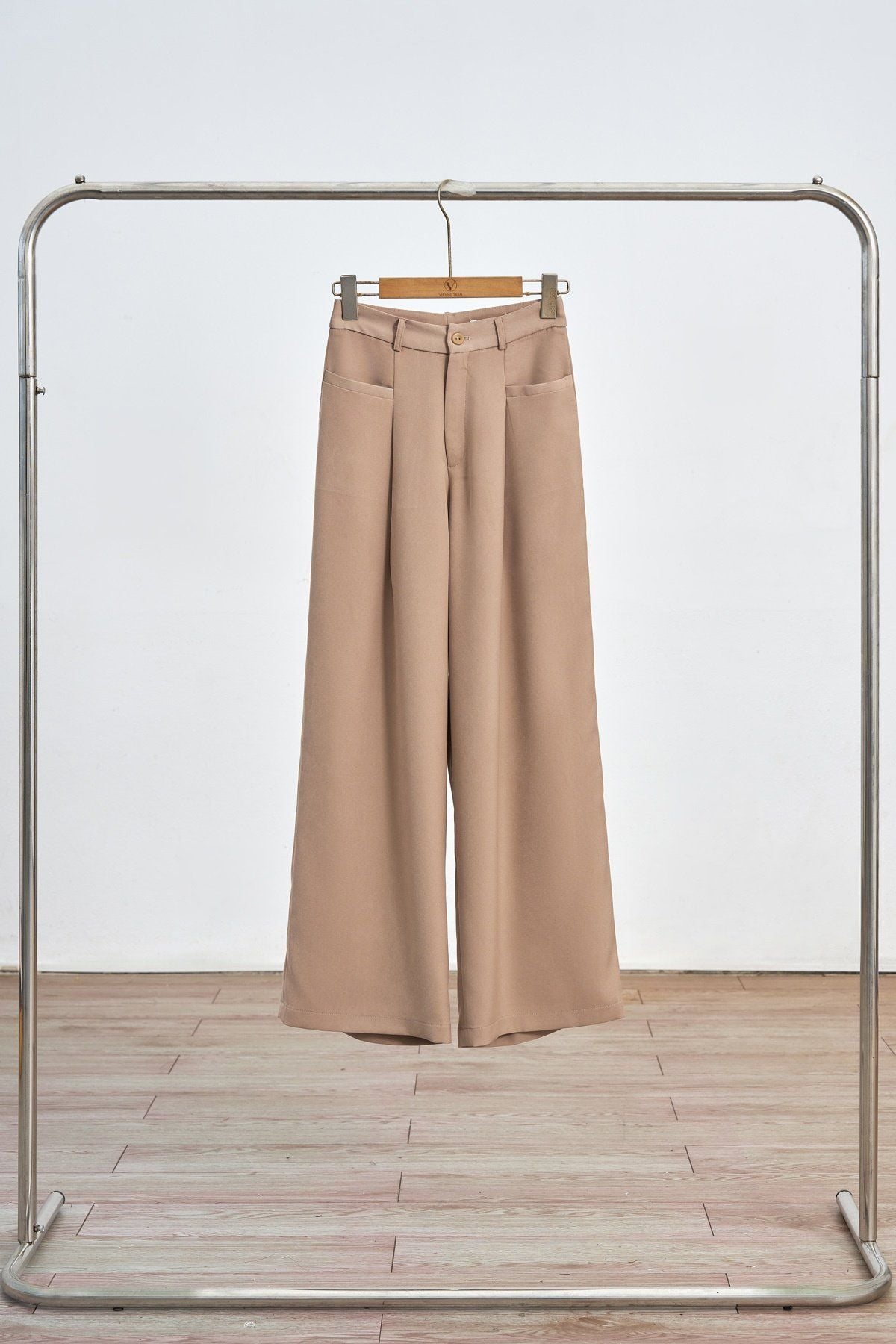 Quần ống rộng ly bung - V64W25Q006