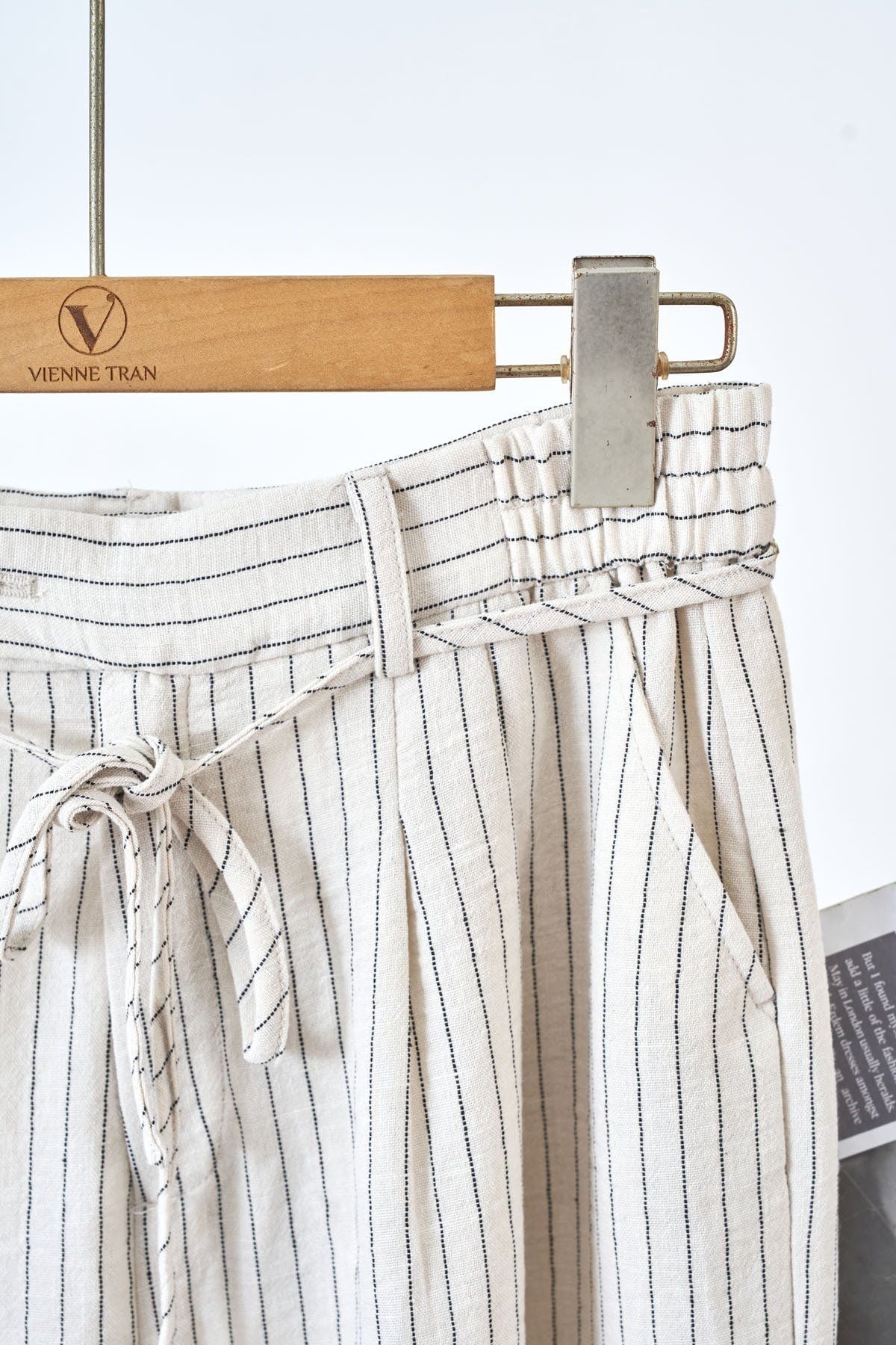 Quần ống rộng buộc dây túi chéo - V64W25Q011