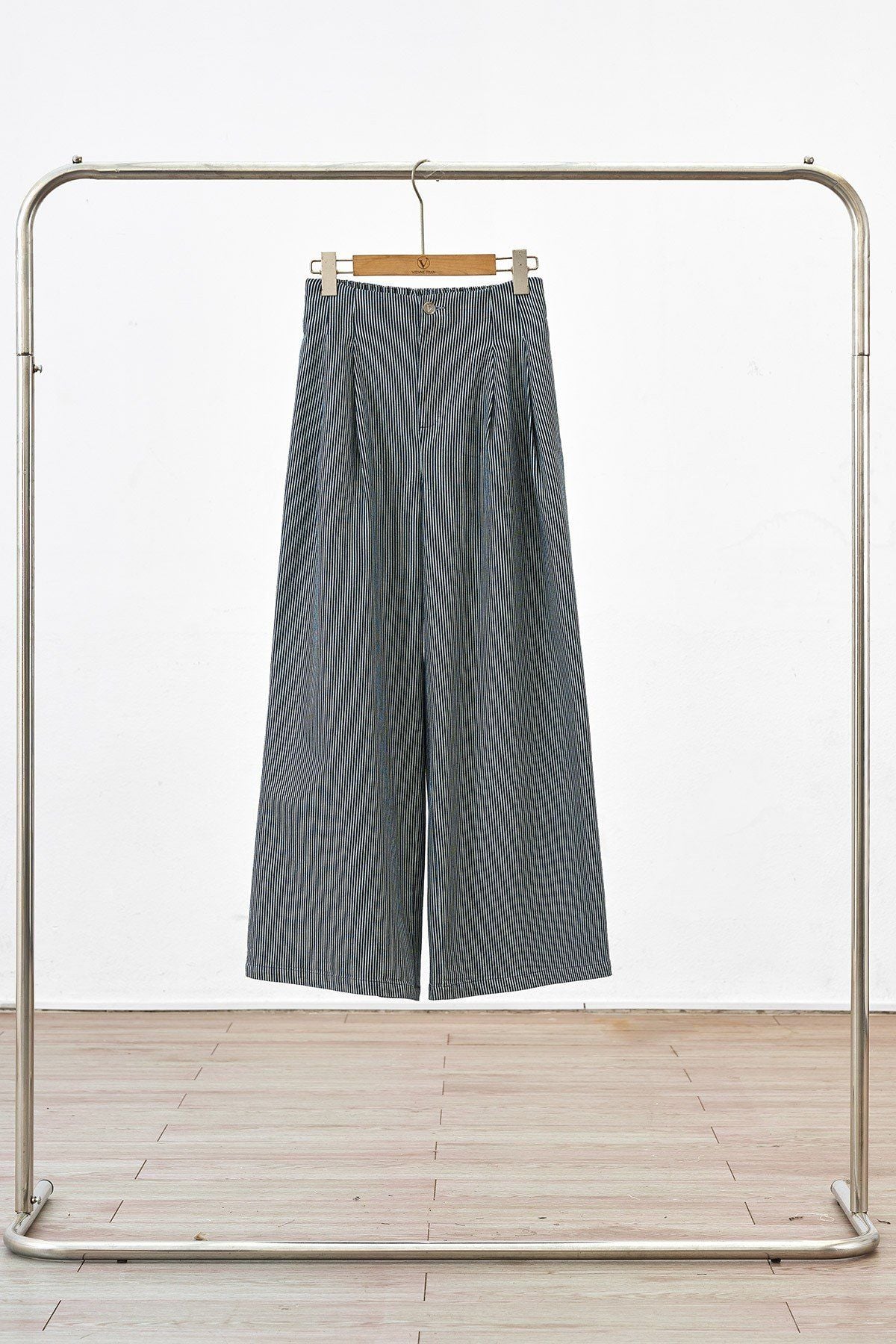 Quần ống rộng cạp liền chun sai túi dọc - V64W25Q013