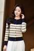 Áo len cardigan kẻ thêu ngực - V65C25T003