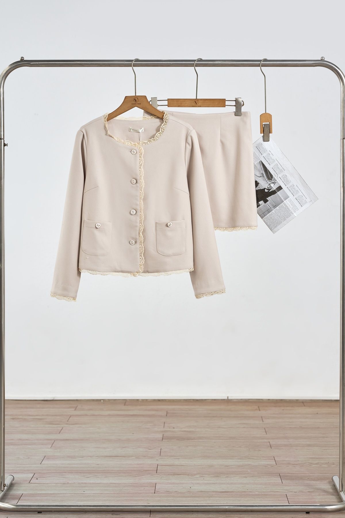 Áo cổ tròn dài tay phối ren  - V65D25T004