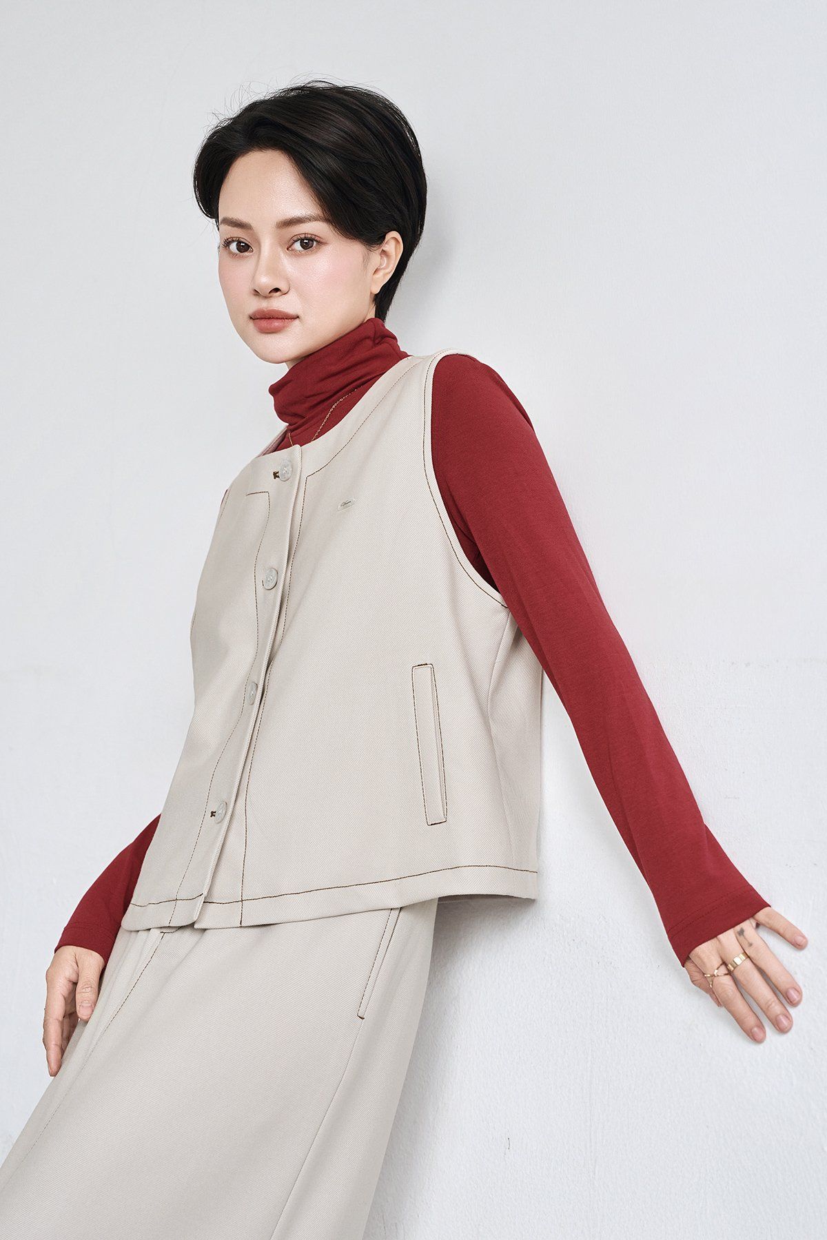 Áo gile diễu chỉ đóng cúc - V65G25T004