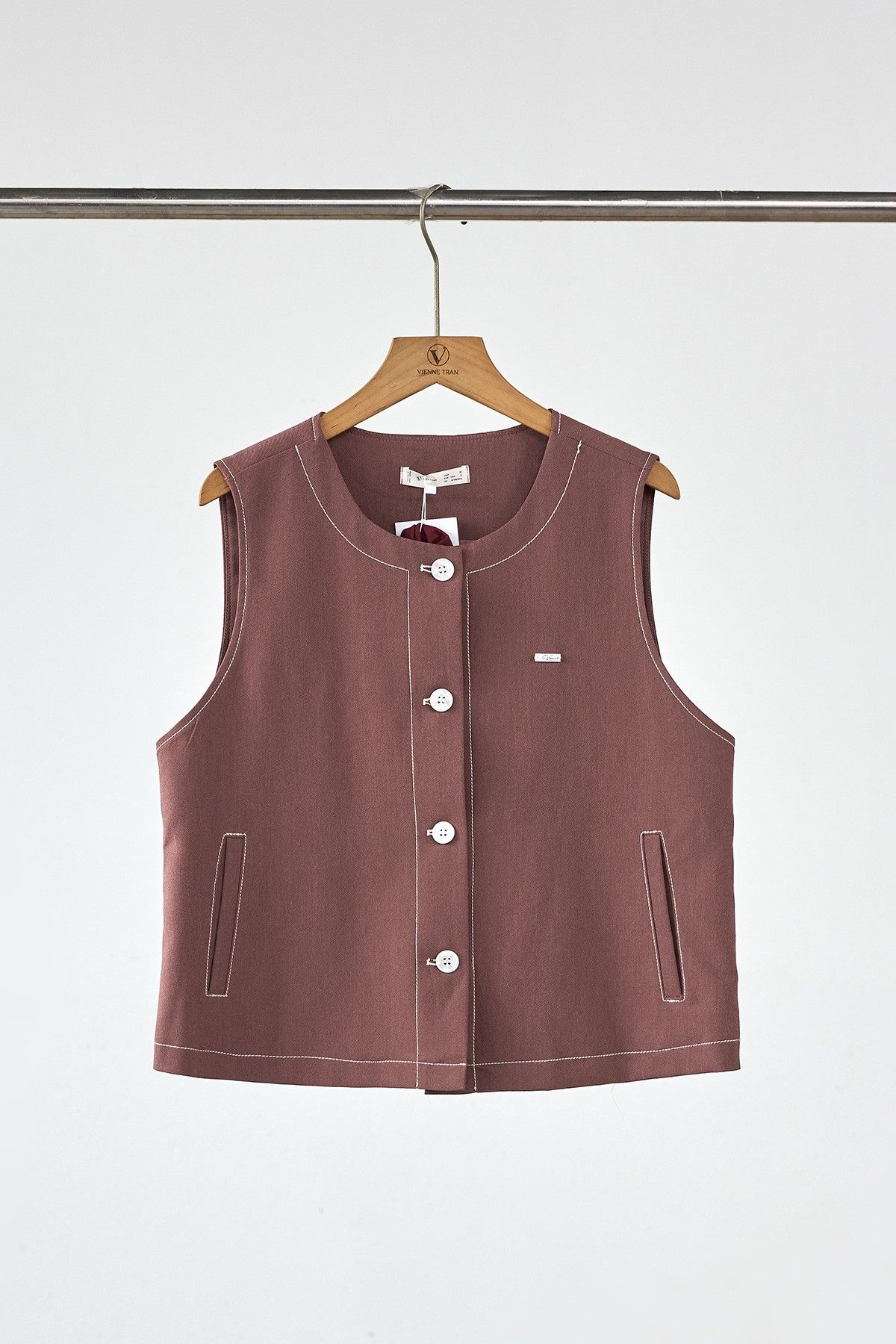 Áo gile diễu chỉ đóng cúc - V65G25T004