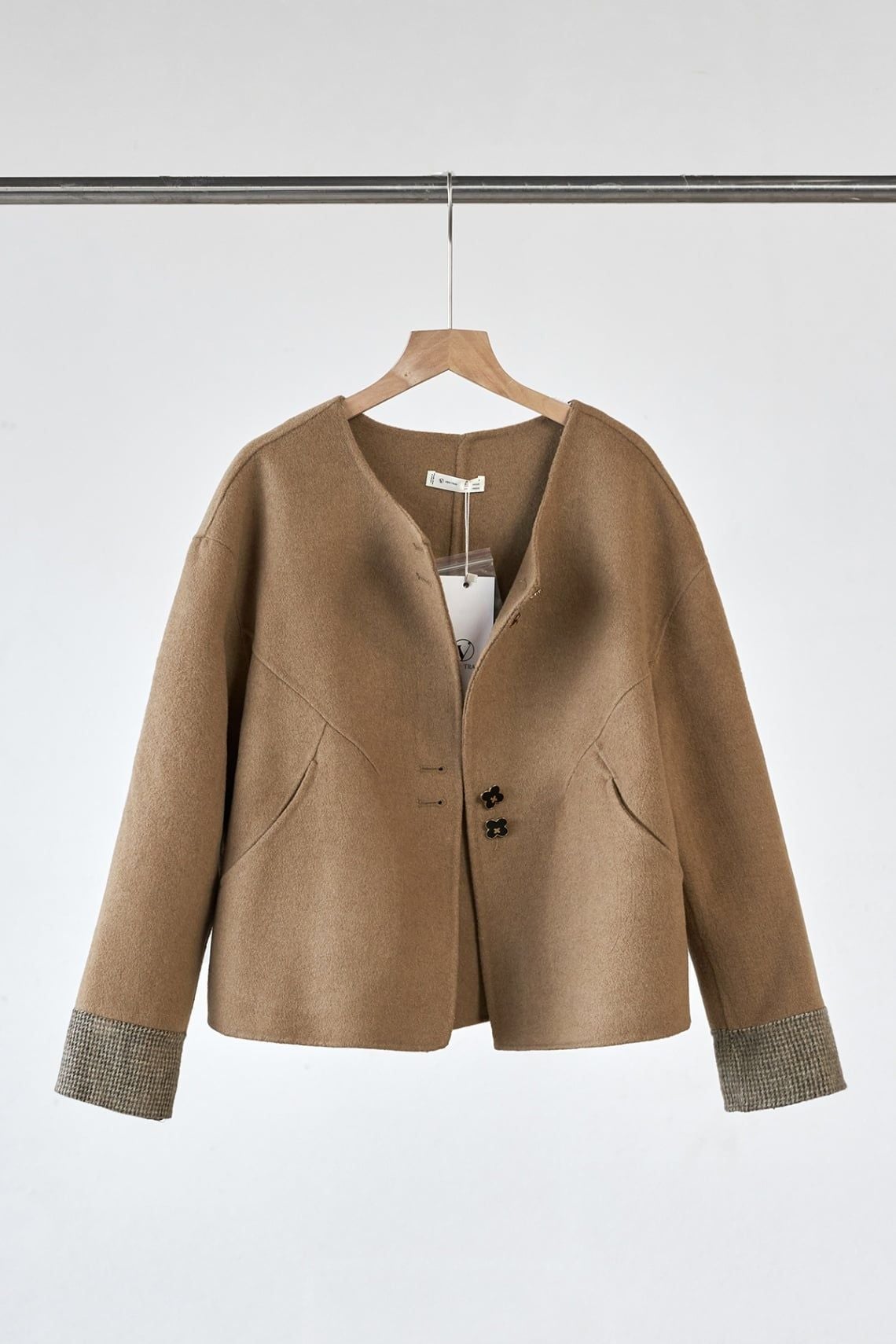 Áo dạ khâu tay cổ tròn; túi chéo - V65W25T021