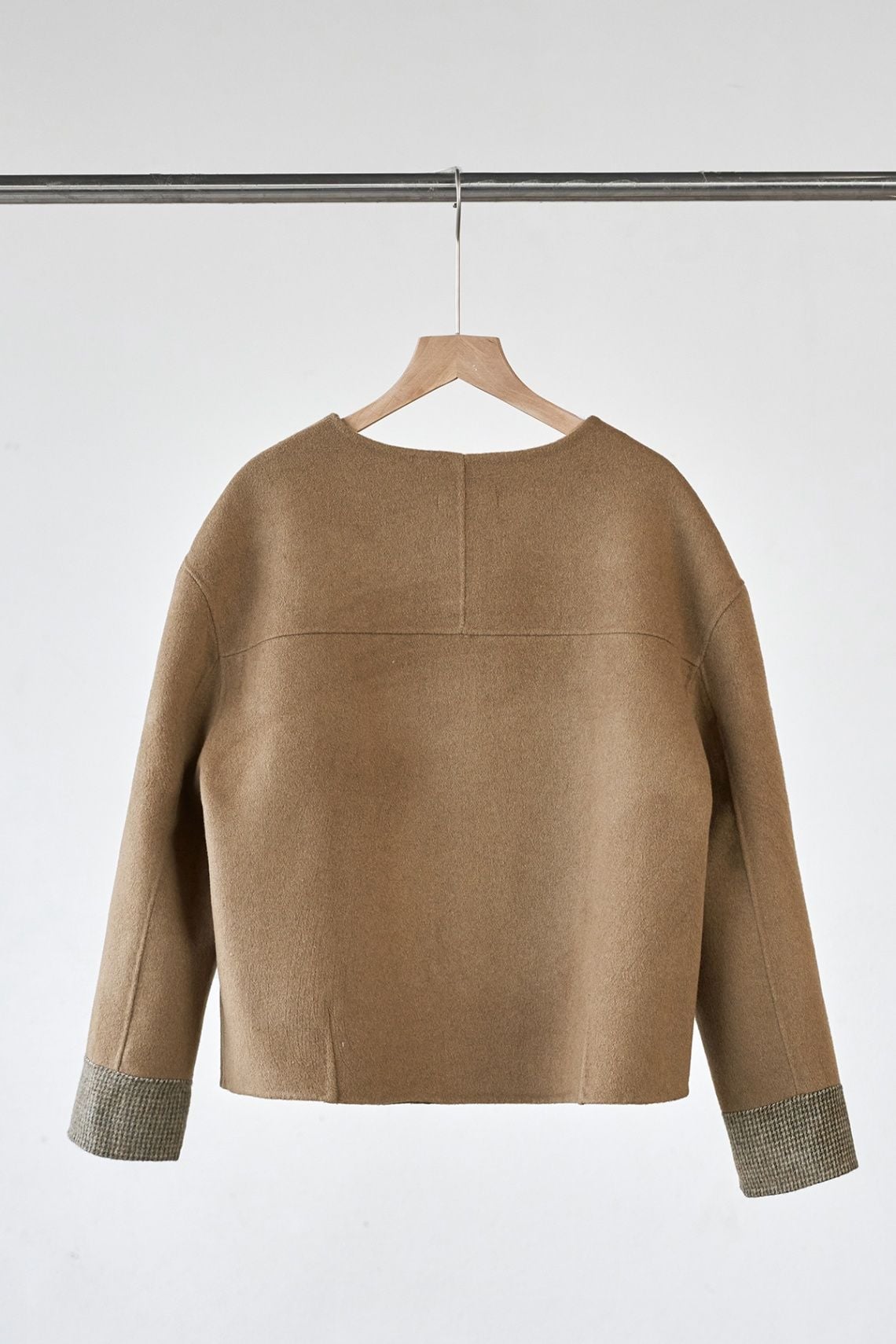 Áo dạ khâu tay cổ tròn; túi chéo - V65W25T021