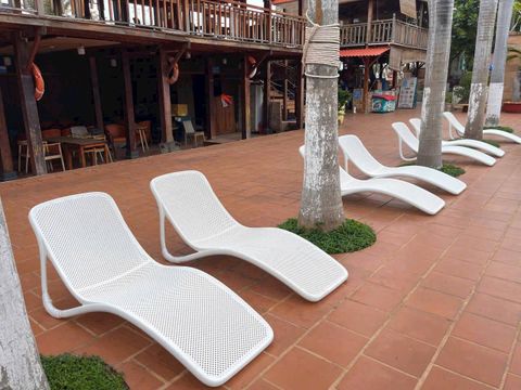 Ghế Hồ Bơi Nhựa Đúc Nguyên Khối Cao Cấp