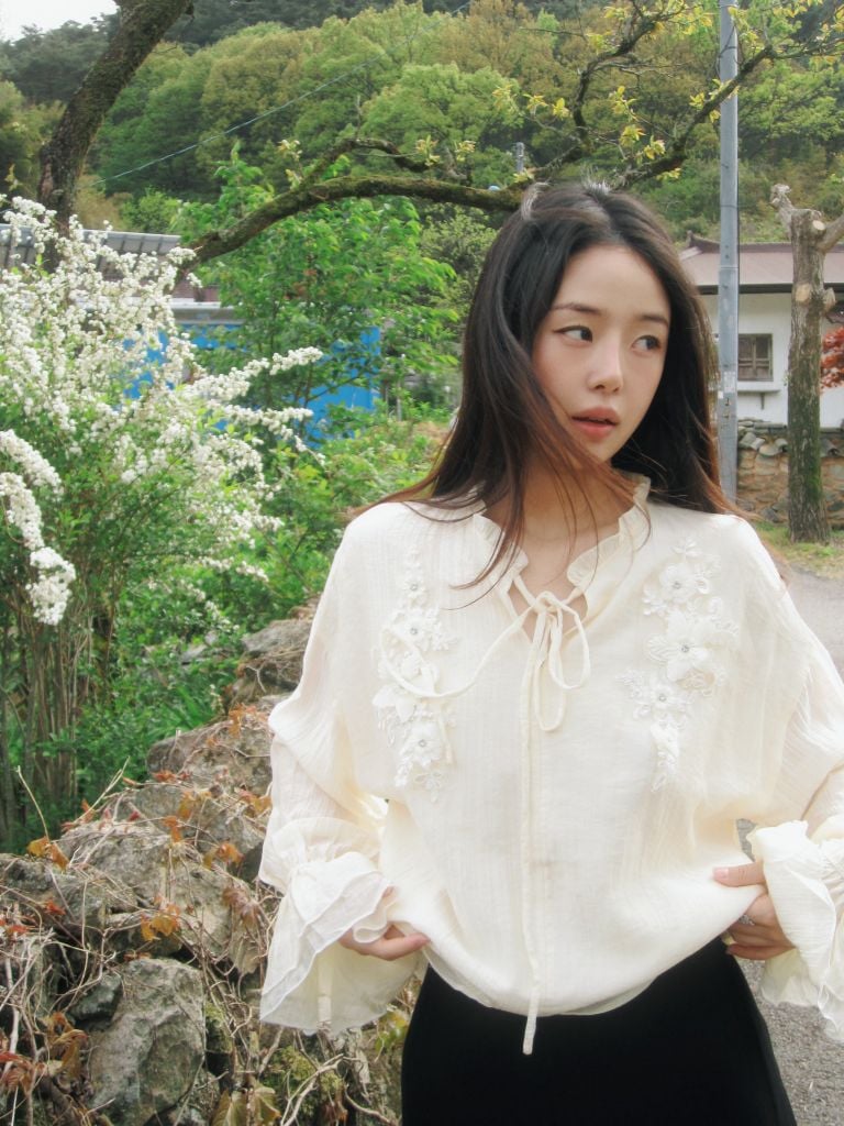 Peony Top - Sơmi suông hoạ tiết ren thêu hoa