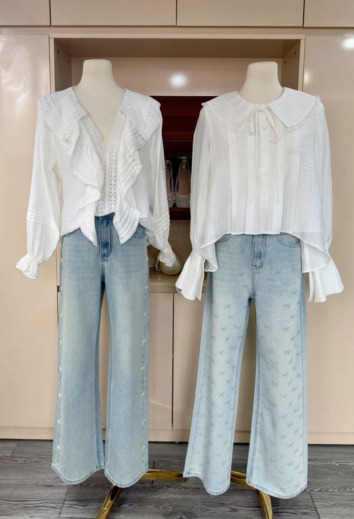 Starry Jeans - Quần jeans dài ống đứng hoạ tiết đính cườm