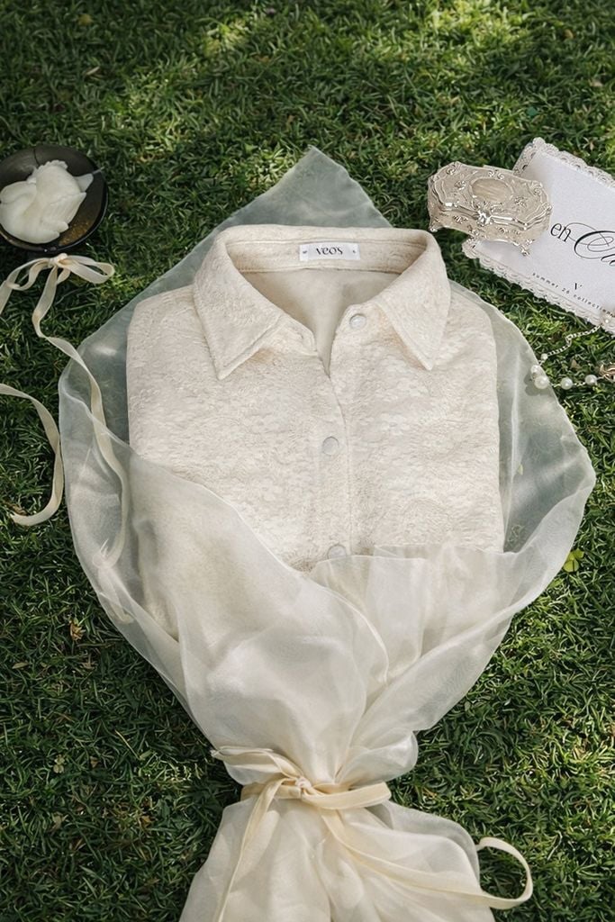Bella Shirt - Sơmi ren hoa cổ đức phối lụa