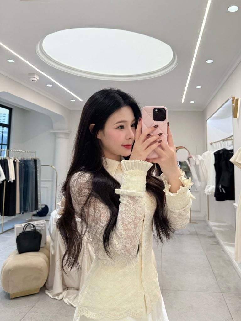 Bella Shirt - Sơmi ren hoa cổ đức phối lụa