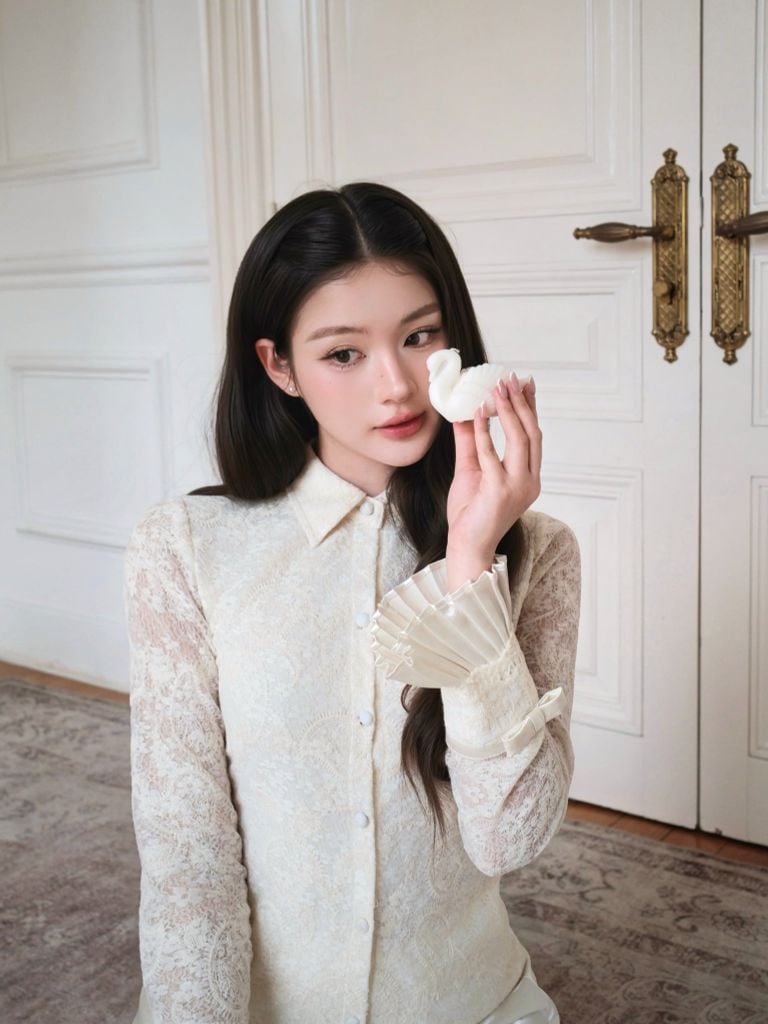 Bella Shirt - Sơmi ren hoa cổ đức phối lụa