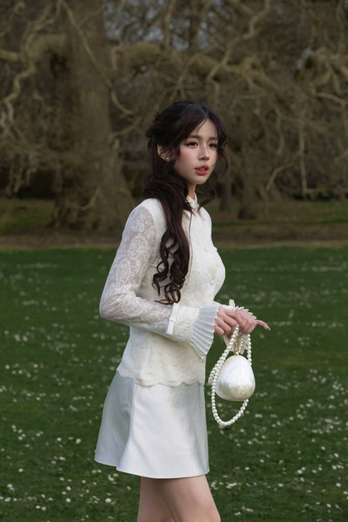 Bella Shirt - Sơmi ren hoa cổ đức phối lụa