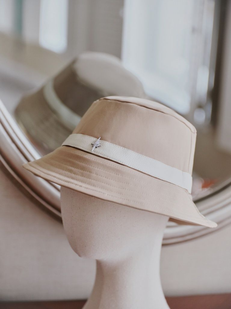 Irina Bucket - Mũ tai bèo