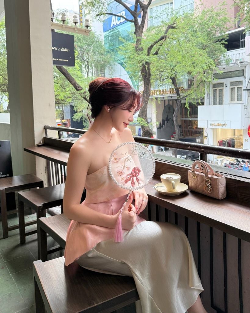 Giao Mẫn - Áo quây xếp ly