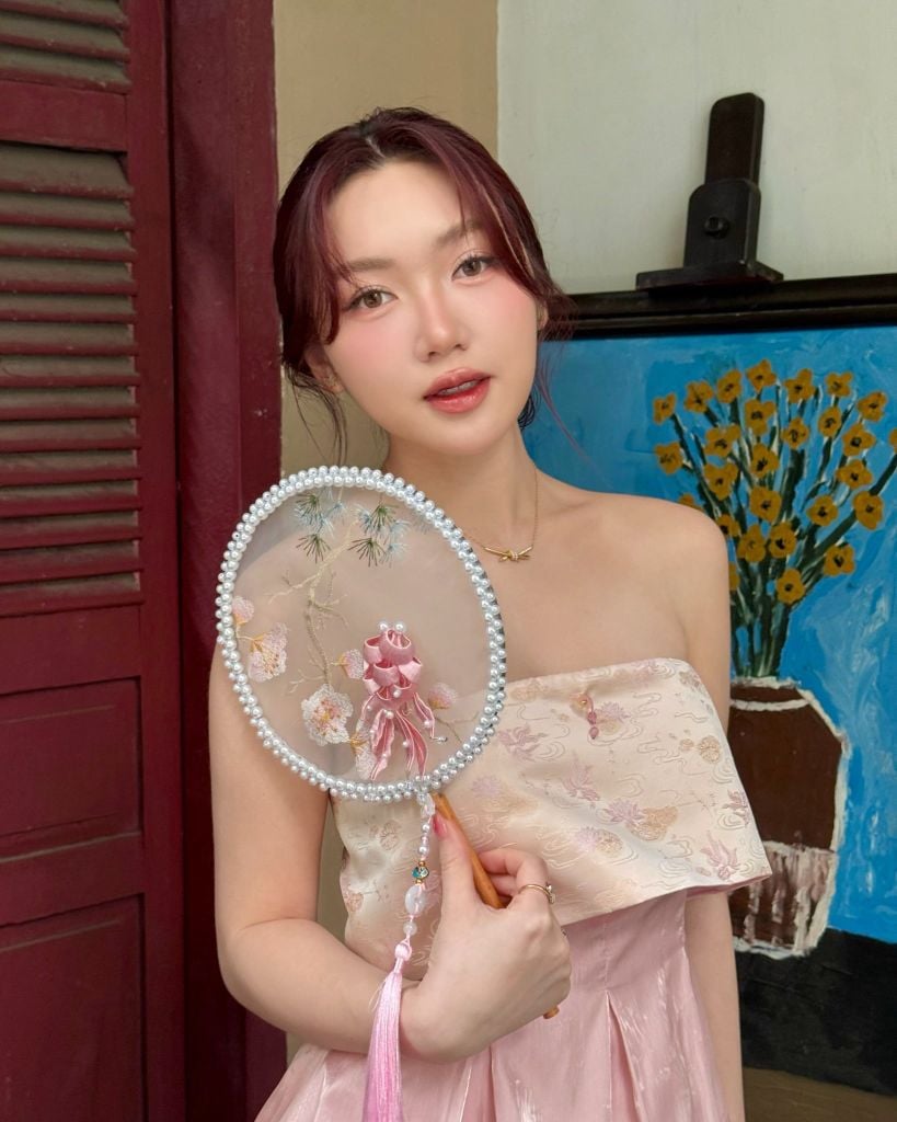 Giao Mẫn - Áo quây xếp ly