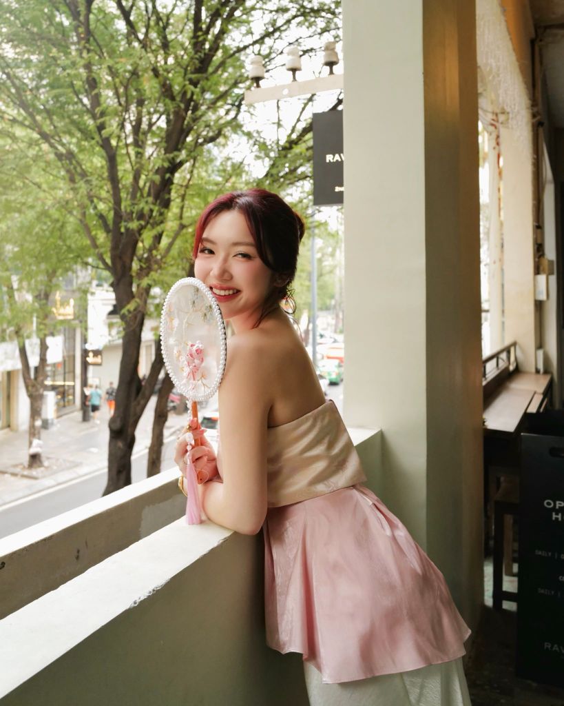 Giao Mẫn - Áo quây xếp ly