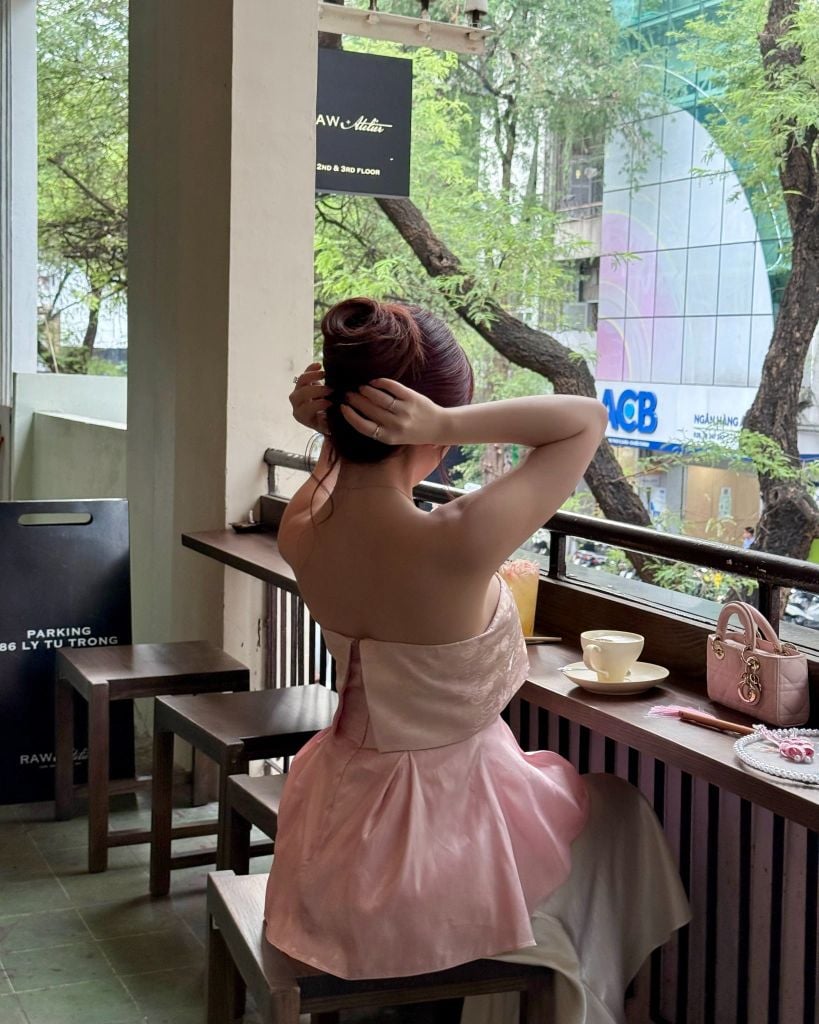 Giao Mẫn - Áo quây xếp ly