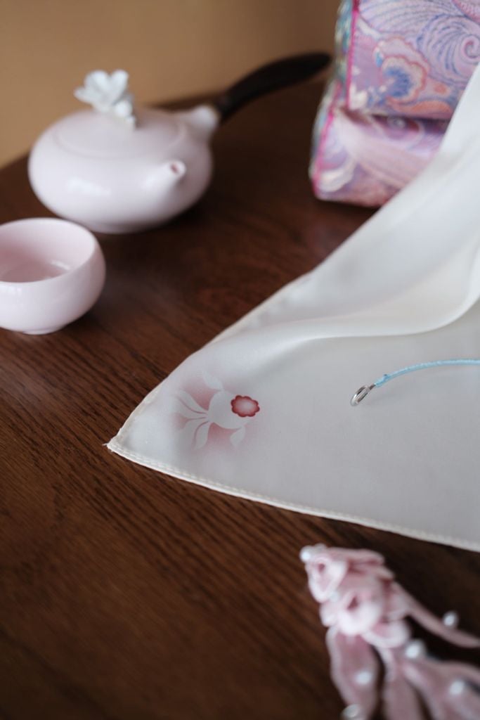 Khăn lụa Giao Mẫn