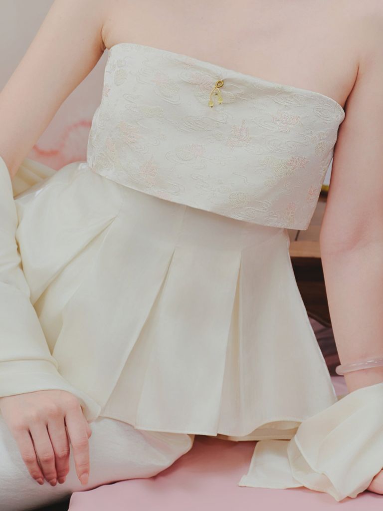 Giao Mẫn - Áo quây xếp ly