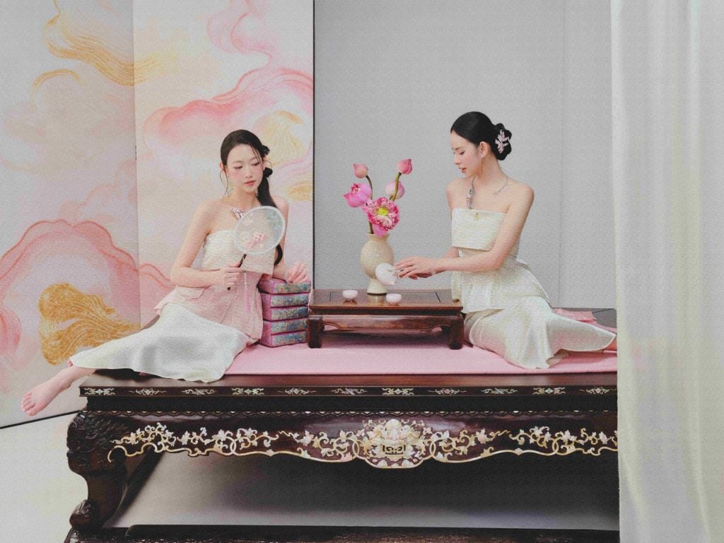 Giao Mẫn - Áo quây xếp ly