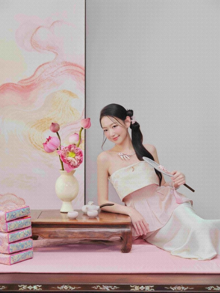 Giao Mẫn - Áo quây xếp ly