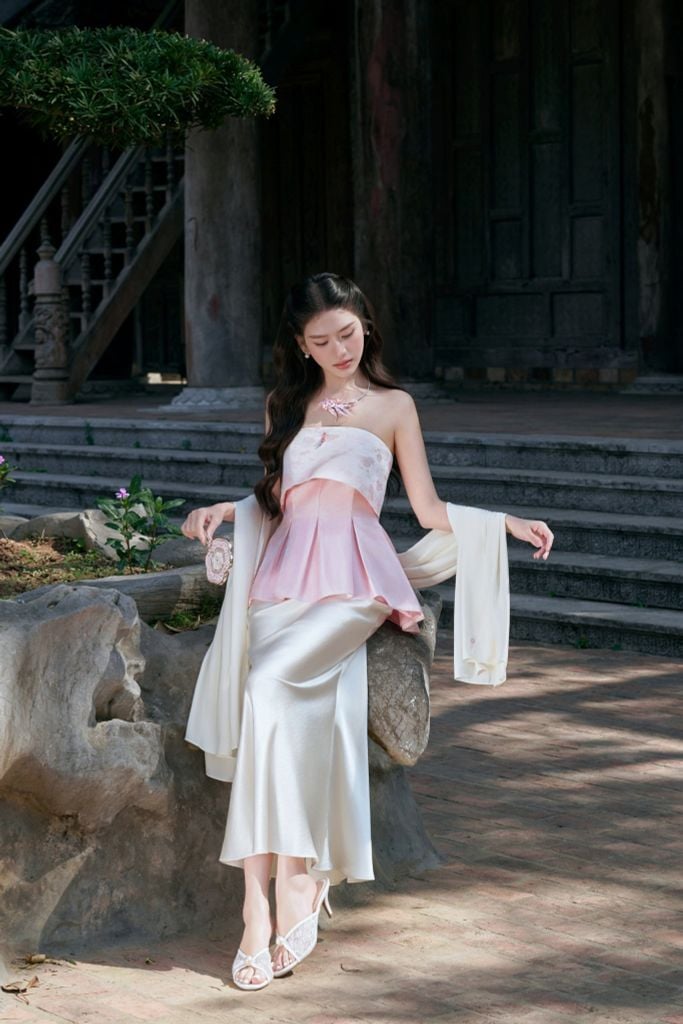 Giao Mẫn - Áo quây xếp ly