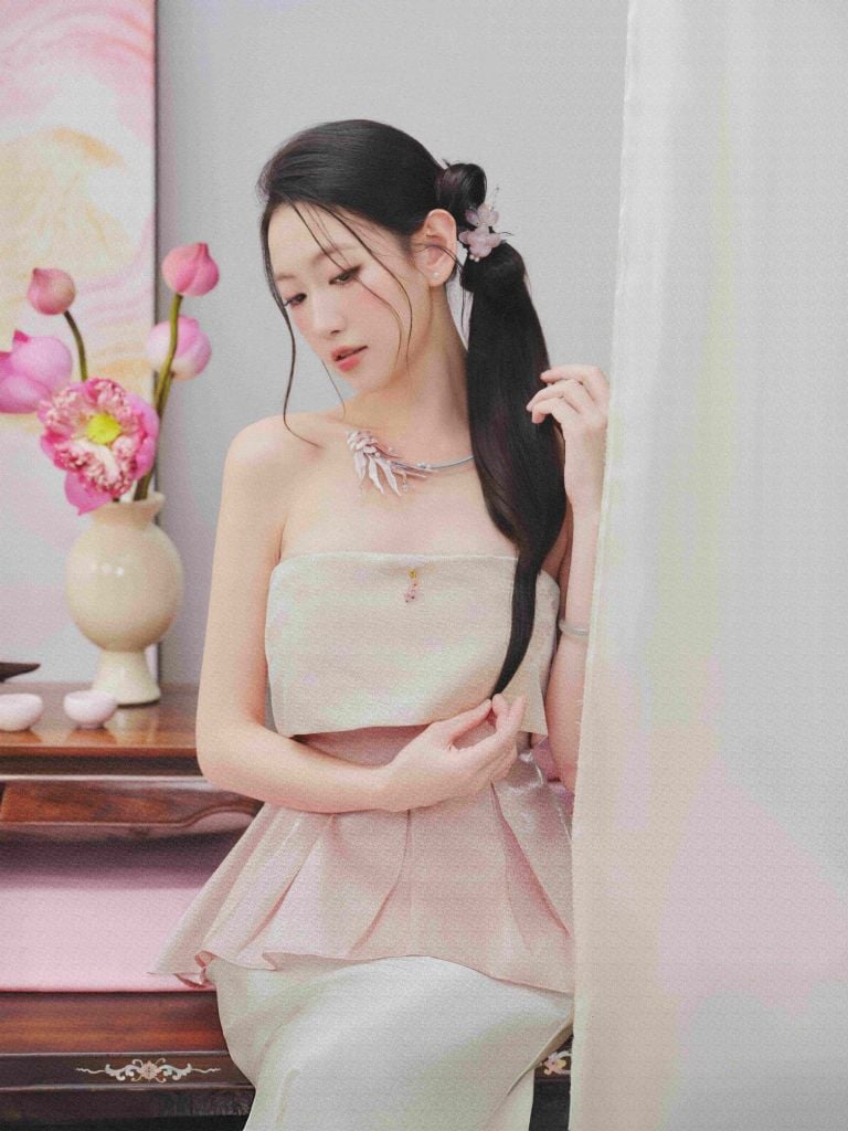 Giao Mẫn - Áo quây xếp ly