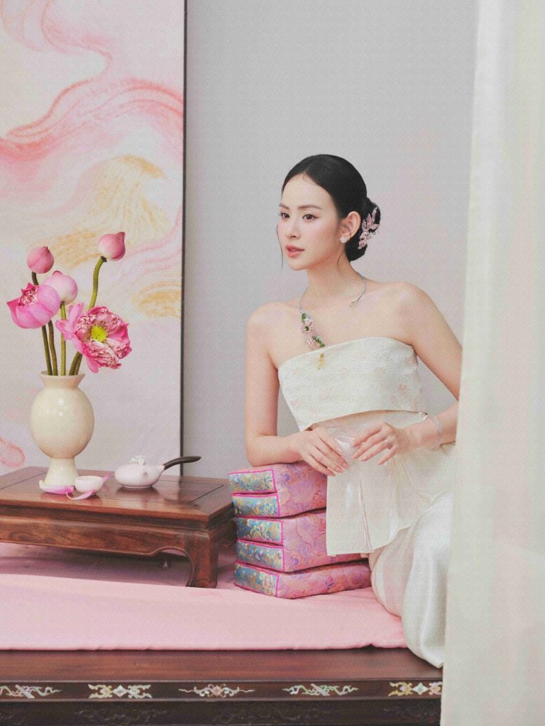 Giao Mẫn - Áo quây xếp ly