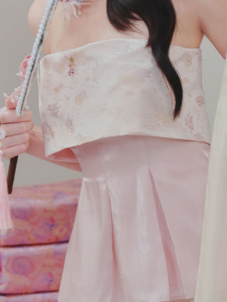 Giao Mẫn - Áo quây xếp ly