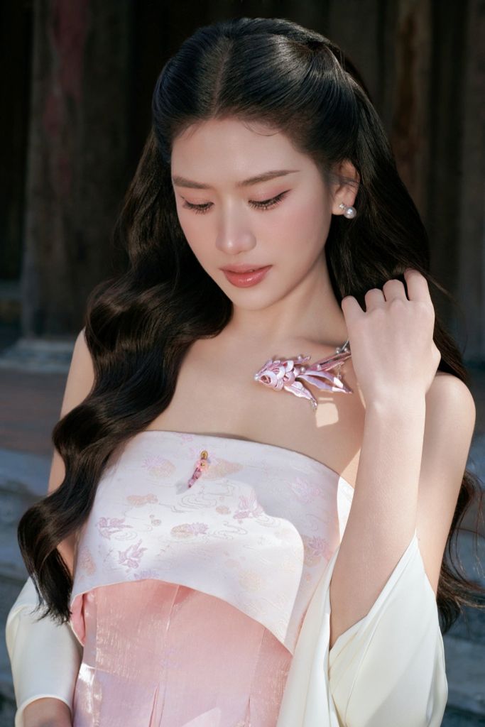 Khăn lụa Giao Mẫn