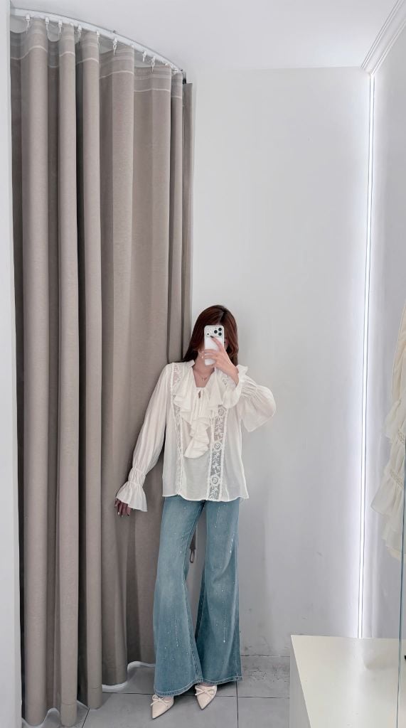 Glow Jeans - Quần jeans loe đính đá