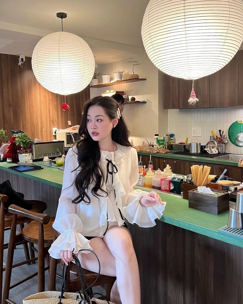 Olie Shirt -  Somi bèo nơ đen