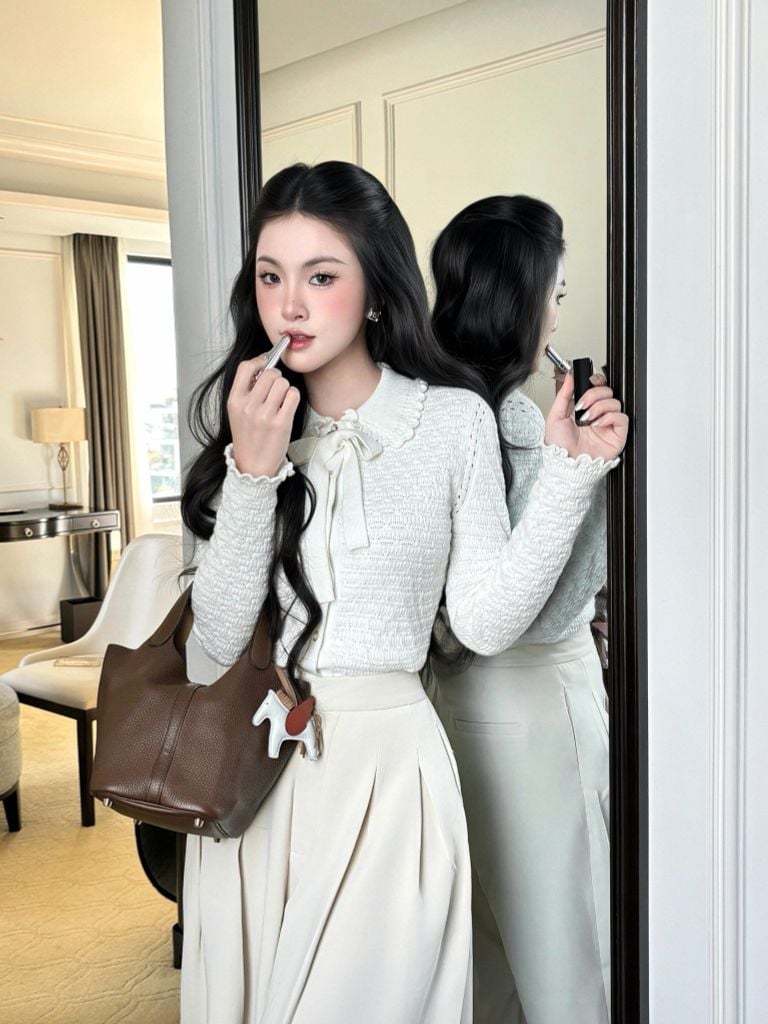 Velvet Top - Áo len cổ bèo